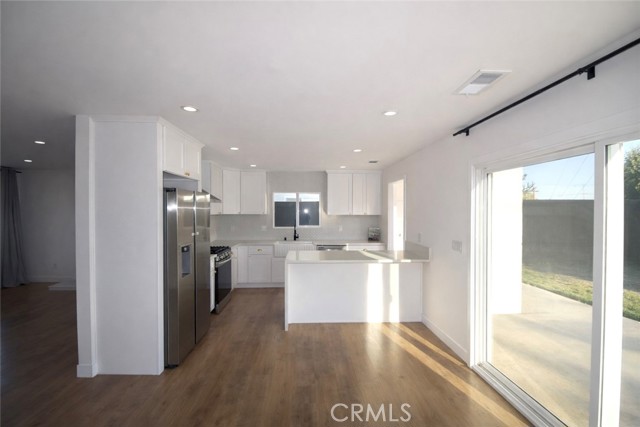 Detail Gallery Image 5 of 28 For 6082 Royalist, Huntington Beach,  CA 92647 - 4 Beds | 2 Baths