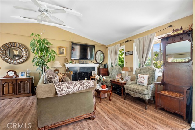 17913 E Kelby Street, Covina CA: https://media.crmls.org/medias/84ac933f-aa2b-49ae-a64f-add8ebc0d5ce.jpg