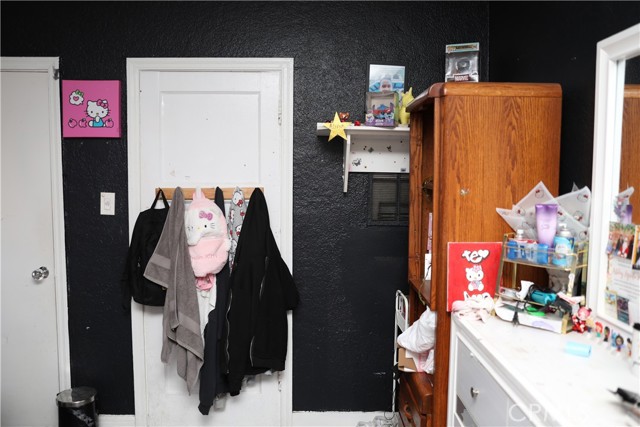 927 W 82nd Street, Los Angeles CA: https://media.crmls.org/medias/84accfde-3f19-4fff-ba71-91bd4ca52ccb.jpg