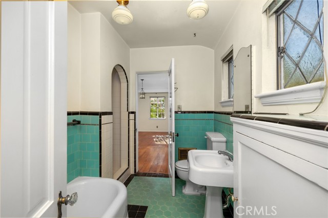 Detail Gallery Image 37 of 53 For 1534 Linda Vista Ave, Pasadena,  CA 91103 - 4 Beds | 2/1 Baths