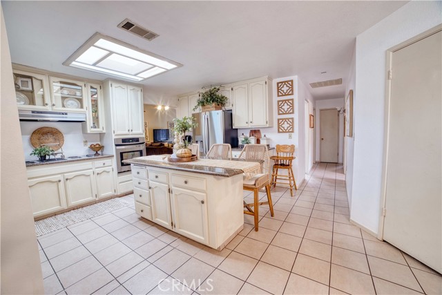 Detail Gallery Image 3 of 33 For 4630 N Lorna, Fresno,  CA 93705 - 3 Beds | 2 Baths