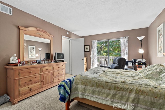 6668 Julliard Avenue, Moorpark CA: https://media.crmls.org/medias/84ad7f73-5ec1-4afb-b044-e0e91e4e46f6.jpg