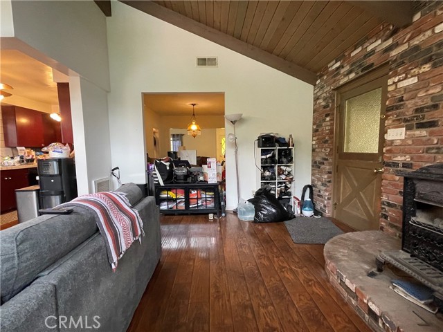 643 W Alegria Avenue, Sierra Madre CA: https://media.crmls.org/medias/84ae6dfe-9188-4c7b-a9f4-24560314c57f.jpg