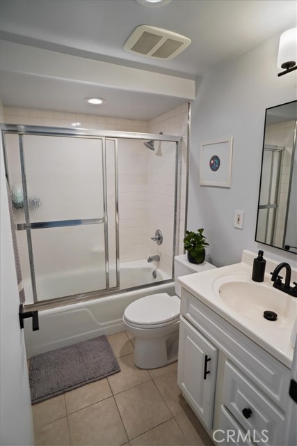 Image 14 of 27 For 4426 Kling Street