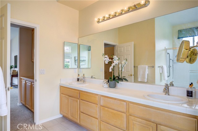 Large Master Bath with Dual Sinks