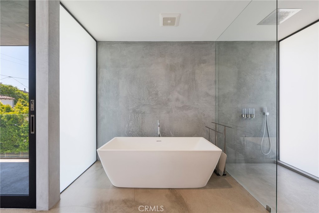 https://media.crmls.org/medias/84b0609b-7328-4db4-ae21-7d0c89364c96.jpg?preset=X-Large