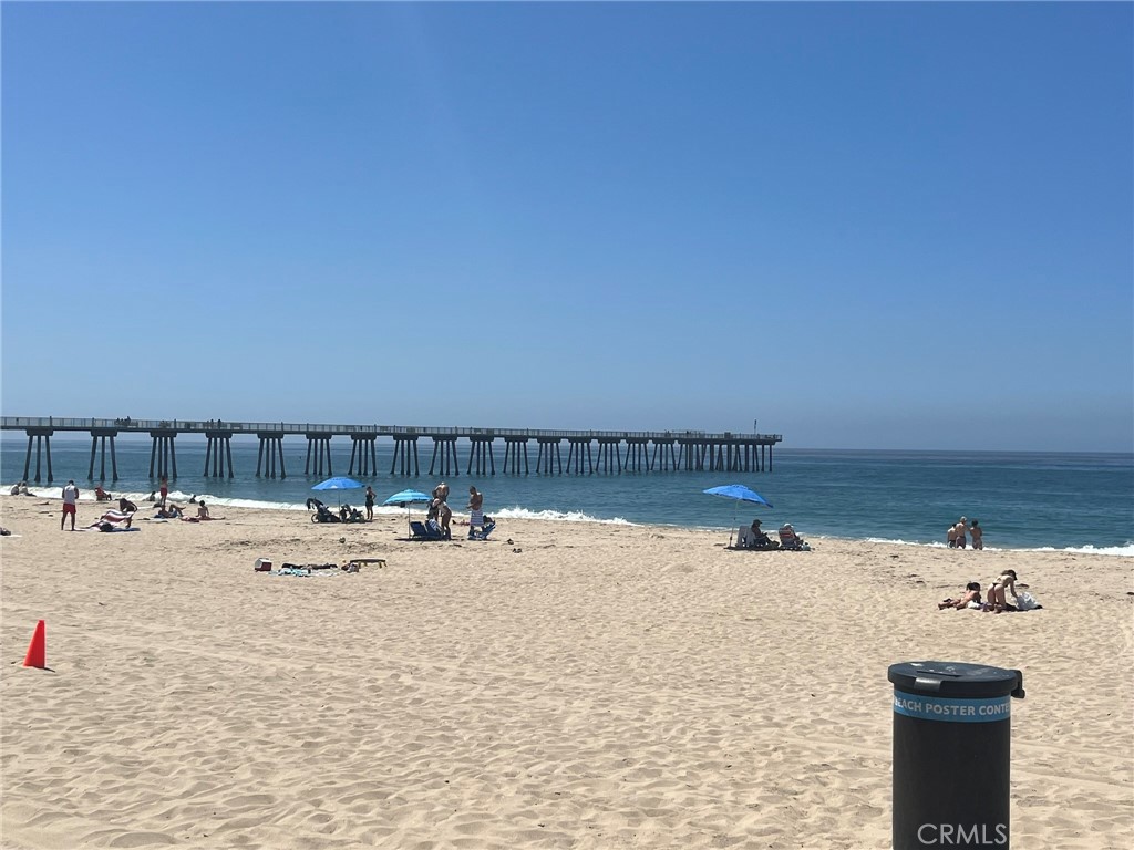 https://media.crmls.org/medias/84b0af93-14fc-467a-809f-f262b50eaab4.jpg?preset=X-Large