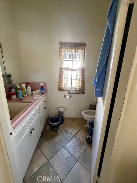 Detail Gallery Image 10 of 28 For 27490 Norwood, Highland,  CA 92346 - 4 Beds | 2/1 Baths