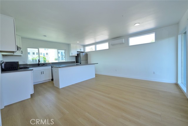 425 N Raymond Avenue, Pasadena CA: https://media.crmls.org/medias/84b40614-245a-4b77-9693-4e9551d8583f.jpg