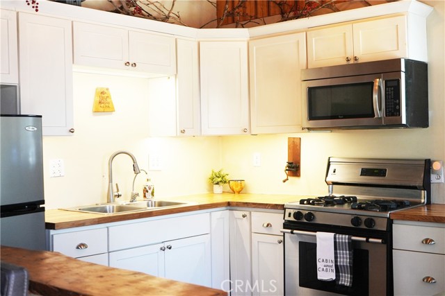 657 Moreno Lane, Sugarloaf CA: https://media.crmls.org/medias/84b4fe23-c9b7-46cf-8428-8c886f1e8fbe.jpg