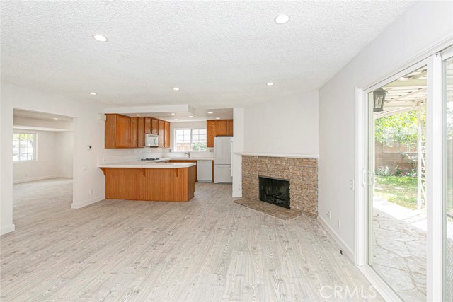 22504 Hartland St, West Hills CA: https://media.crmls.org/medias/84b57c1e-8a6b-4ab9-9b57-b746fd00e163.jpg