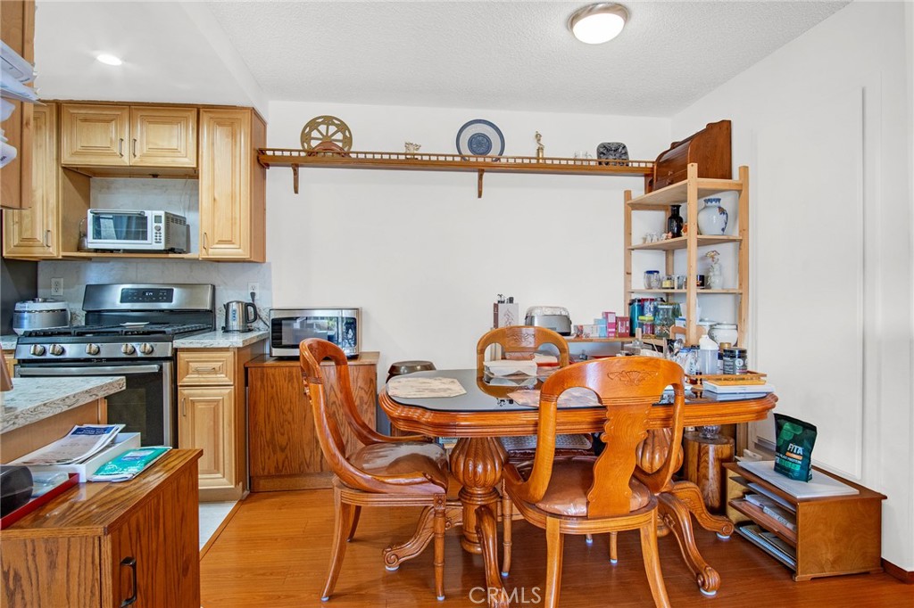 https://media.crmls.org/medias/84b5d5ee-33b6-4d19-83aa-924d773f353b.jpg?preset=X-Large
