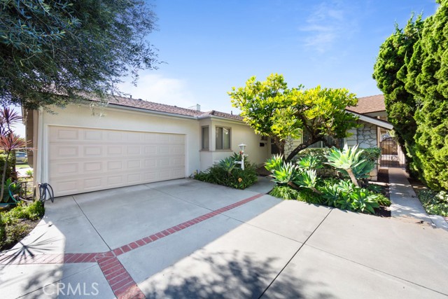 Detail Gallery Image 4 of 51 For 3561 Fela, Long Beach,  CA 90808 - 4 Beds | 2 Baths