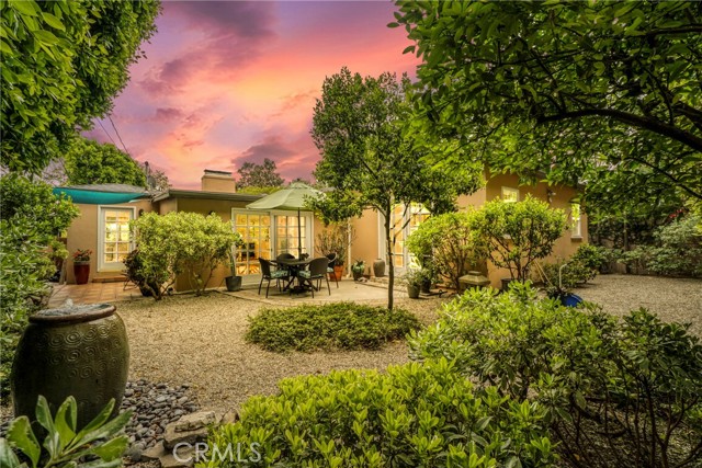 4299 Bakman Avenue, Studio City CA: https://media.crmls.org/medias/84b689f5-b7ca-4de7-84c3-7c5a54fc225a.jpg