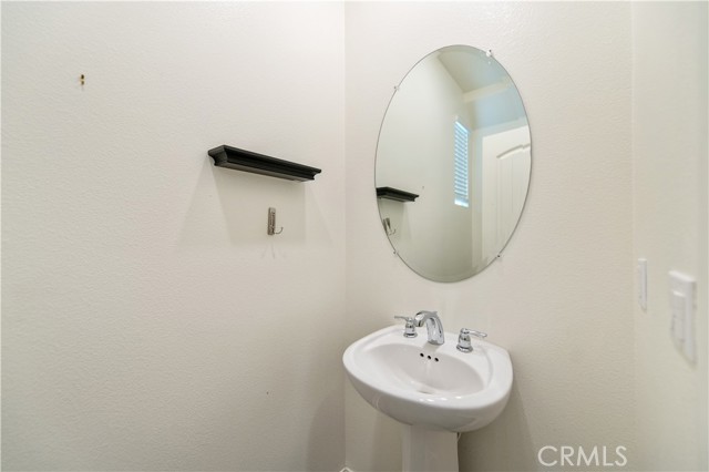 Detail Gallery Image 12 of 27 For 5901 Oatfield Ave, Corona,  CA 92880 - 3 Beds | 2/1 Baths