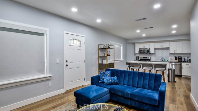408 S Flower Street, Santa Ana CA: https://media.crmls.org/medias/84b799f1-59e9-4a59-b4b6-f518bdeadef9.jpg