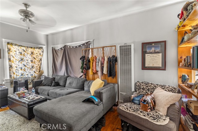 833 Cherry Avenue, Long Beach CA: https://media.crmls.org/medias/84b7f767-8c7e-4911-9b20-e55a47f58103.jpg