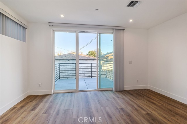 Detail Gallery Image 12 of 22 For 1704 S Redondo Bld, Los Angeles,  CA 90019 - 4 Beds | 4 Baths