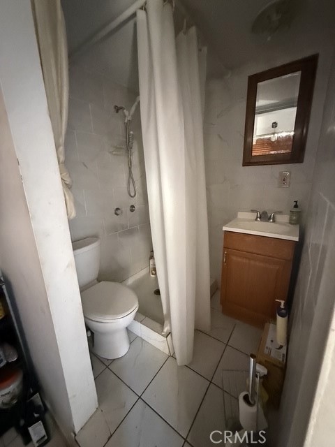 https://media.crmls.org/medias/84b8c986-0e6c-4663-9643-70618e74e8e2.jpg?preset=X-Large