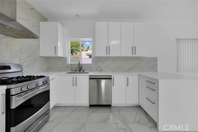 Detail Gallery Image 8 of 20 For 634 E Valencia Ave, Burbank,  CA 91501 - 2 Beds | 2 Baths