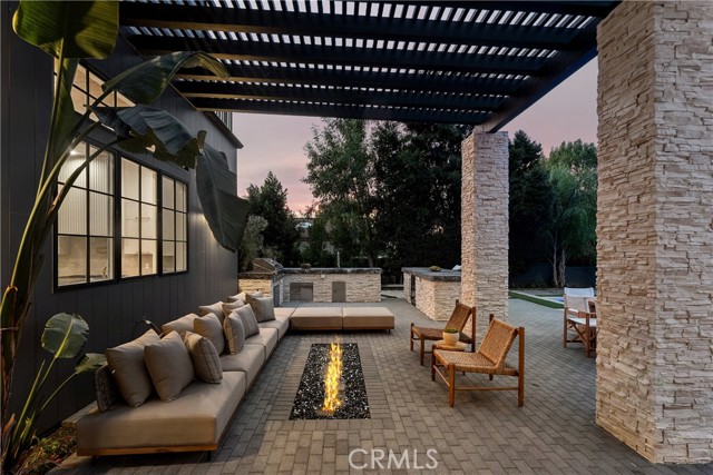 Detail Gallery Image 11 of 56 For 20511 Wells Dr, Woodland Hills,  CA 91364 - 6 Beds | 6/1 Baths