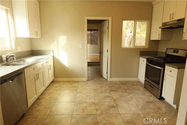 Detail Gallery Image 5 of 16 For 239 E Montana St, Pasadena,  CA 91104 - 2 Beds | 2 Baths