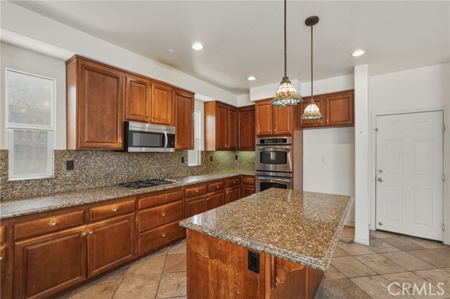 Detail Gallery Image 17 of 46 For 28366 Northmoore Pl, Menifee,  CA 92584 - 5 Beds | 3 Baths