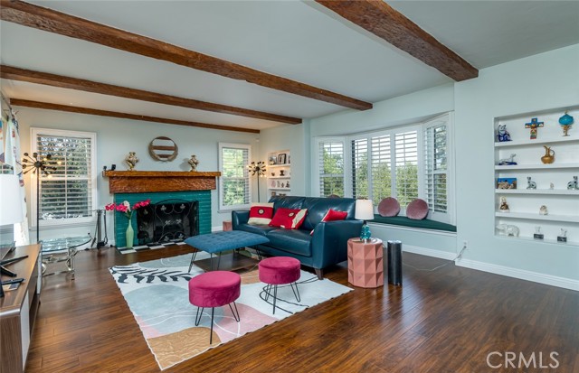1967 Hilldale Drive, La Canada Flintridge CA: https://media.crmls.org/medias/84bc8369-dfc5-4c06-8fc9-74f9a3aa82ca.jpg