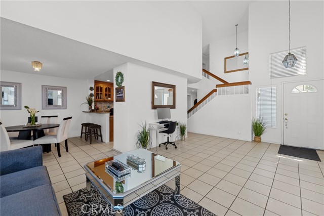 Detail Gallery Image 6 of 30 For 6043 Miles Ave, Huntington Park,  CA 90255 - 4 Beds | 3 Baths