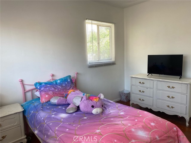 9166 Tamarind Ave., Fontana CA: https://media.crmls.org/medias/84be5d3e-7285-437e-b3c9-1d2151b8efb3.jpg