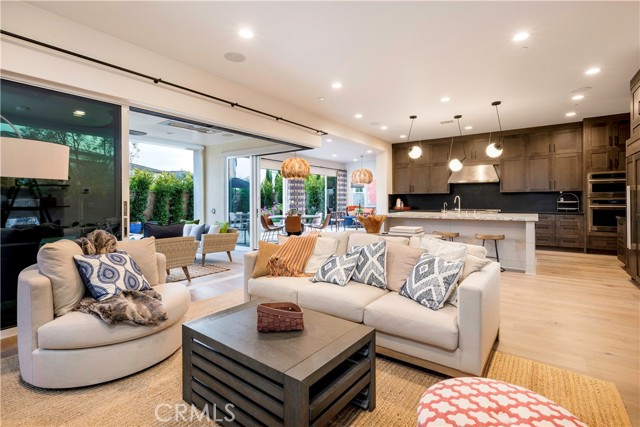 Detail Gallery Image 11 of 41 For 5422 Rivergate Dr, Huntington Beach,  CA 92649 - 4 Beds | 4/1 Baths