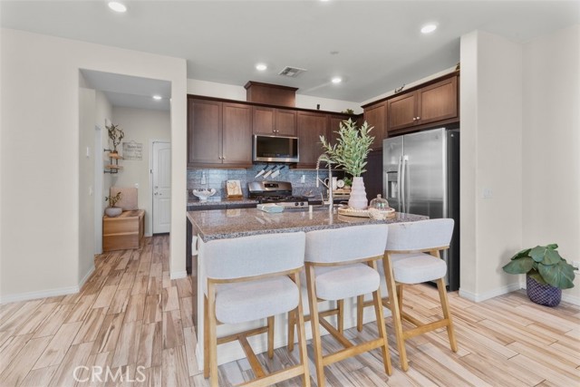 Detail Gallery Image 5 of 23 For 16502 Casa Grande #516,  Fontana,  CA 92336 - 3 Beds | 2/1 Baths