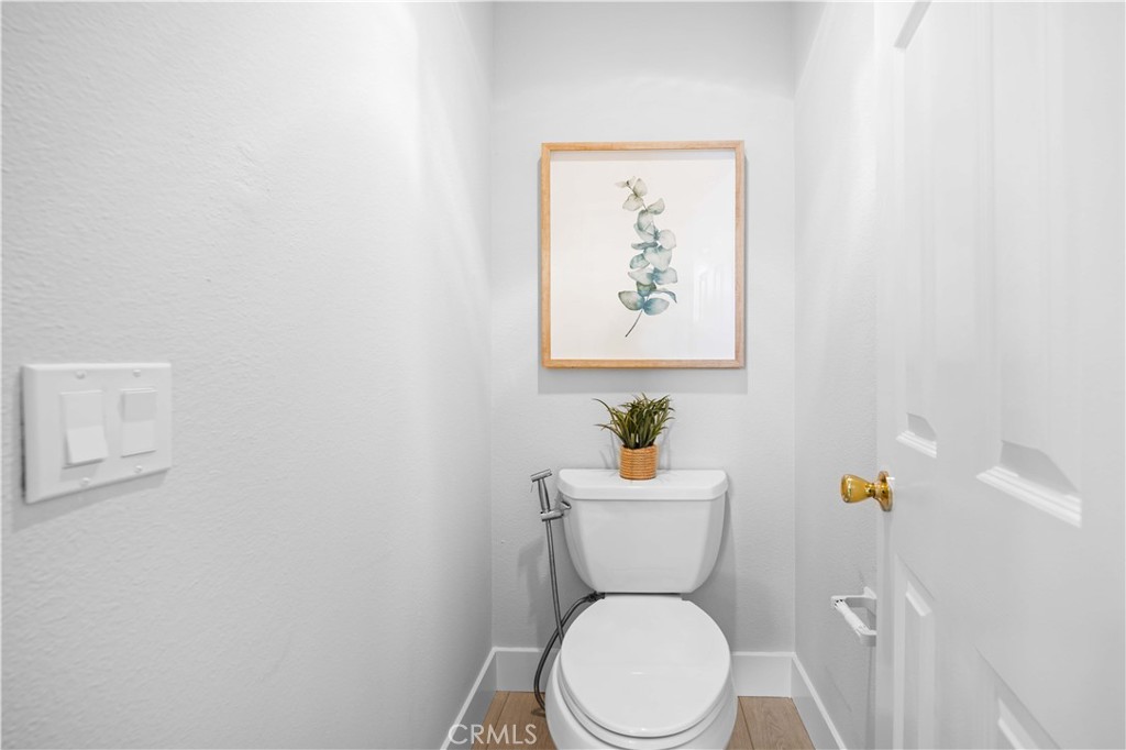 https://media.crmls.org/medias/84bf2872-24d7-452e-88e2-1de417c9d871.jpg?preset=X-Large