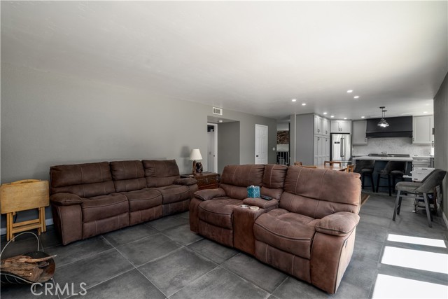 Detail Gallery Image 14 of 49 For 14395 Amorose, Lake Elsinore,  CA 92530 - 4 Beds | 3 Baths