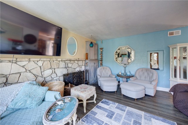 Detail Gallery Image 4 of 12 For 421 S O Pl, Lompoc,  CA 93436 - 4 Beds | 2 Baths