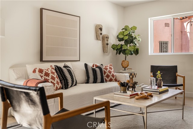 Detail Gallery Image 27 of 39 For 3950 Franklin Ave, Los Angeles,  CA 90027 - 3 Beds | 3/1 Baths