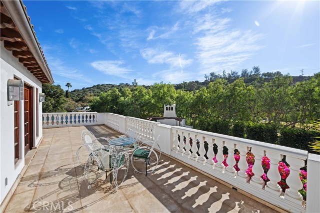 2347 E Valley Road, Montecito CA: https://media.crmls.org/medias/84bff7af-b258-4981-ab7b-d9343aeec0bb.jpg