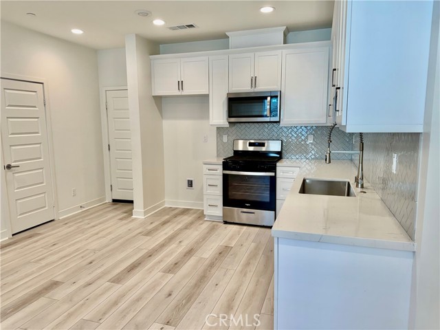 Detail Gallery Image 16 of 24 For 4230 S Hollyhock Paseo #80,  Ontario,  CA 91761 - 3 Beds | 2/1 Baths