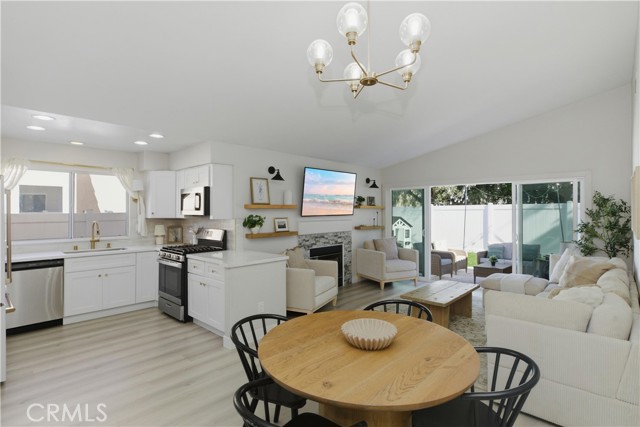 Detail Gallery Image 19 of 44 For 3199 Rowena, Corona,  CA 92882 - 3 Beds | 2 Baths