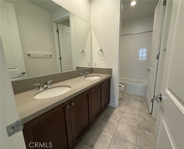 19256 Merryweather Drive, Canyon Country CA: https://media.crmls.org/medias/84c136dc-e35f-426c-b8d3-b8cc8d3277bf.jpg