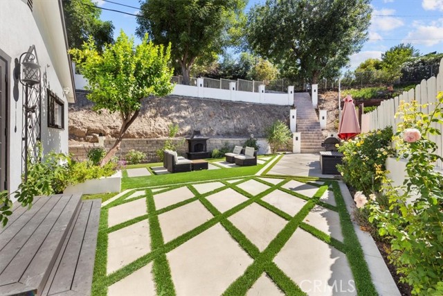 5201 Sale Avenue, Woodland Hills CA: https://media.crmls.org/medias/84c14ed9-48dd-4331-86c4-79f465417c40.jpg