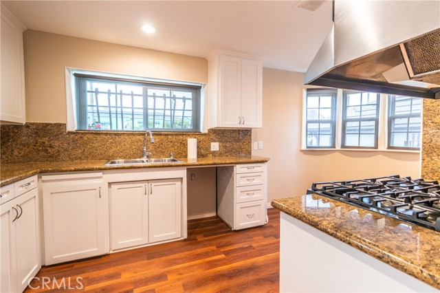 870 North Alexandria Avenue photo 8