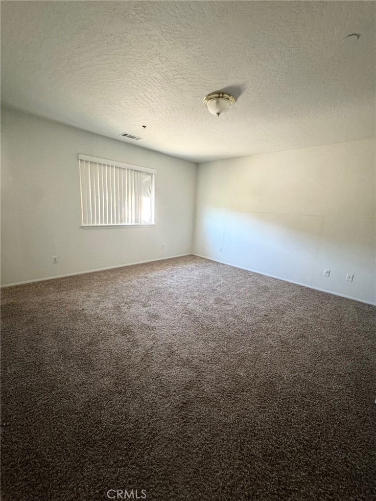 https://media.crmls.org/medias/84c1c2a8-3160-45de-a69d-de4b14fc3050.jpg?preset=X-Large