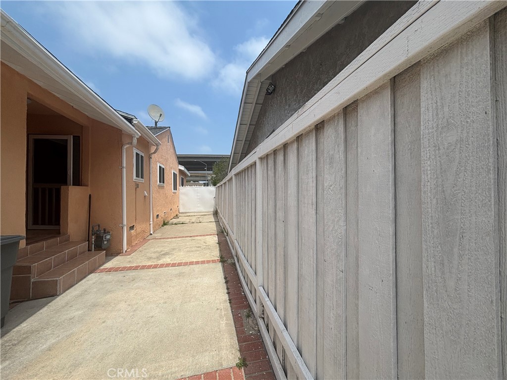https://media.crmls.org/medias/84c1c9f2-ade4-4f3a-943a-9ede8315ab84.jpg?preset=X-Large