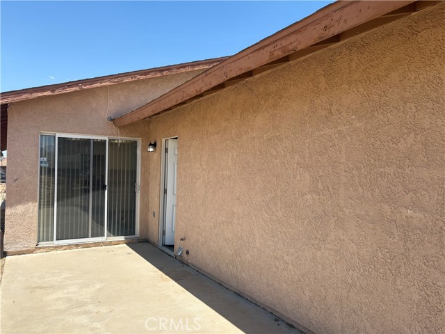 13508 Mohawk Road, Apple Valley CA: https://media.crmls.org/medias/84c21e5a-2ee6-420d-8237-4bb8a8821319.jpg