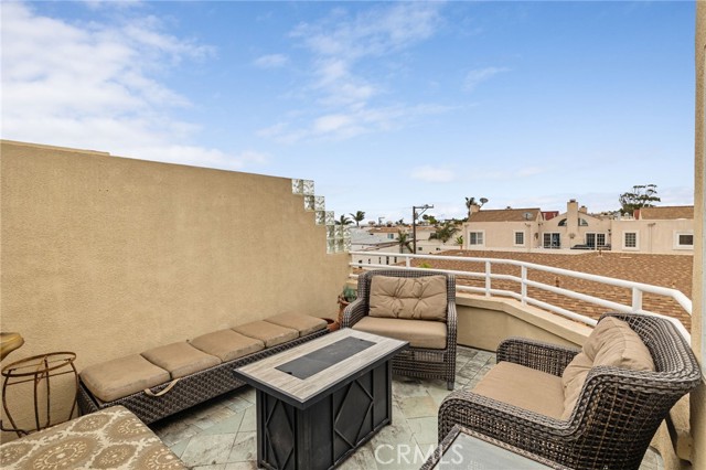 1462 Loma Drive, Hermosa Beach, California 90254, 2 Bedrooms Bedrooms, ,2 BathroomsBathrooms,Residential,For Sale,Loma,SB25020367