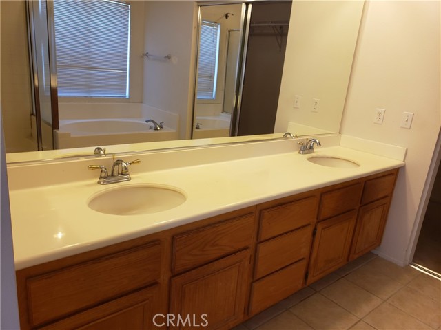 Detail Gallery Image 24 of 35 For 45720 Coventry Ct, Lancaster,  CA 93534 - 5 Beds | 3 Baths