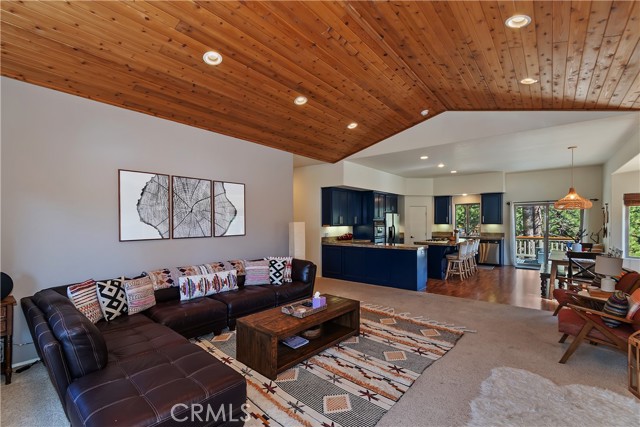 Detail Gallery Image 10 of 50 For 317 Oriole, Big Bear Lake,  CA 92315 - 3 Beds | 3 Baths
