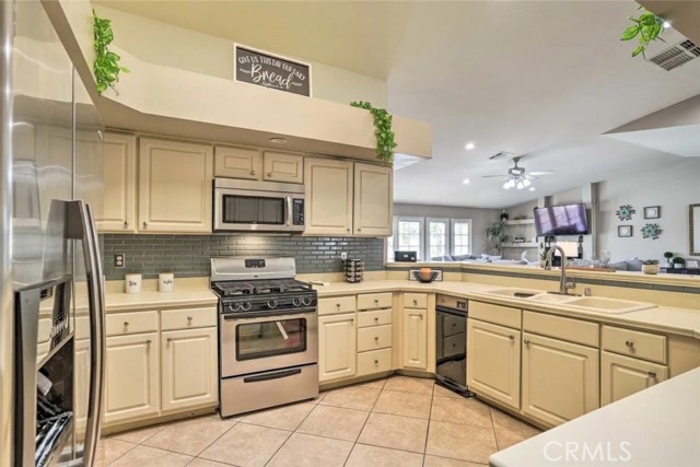 Detail Gallery Image 11 of 28 For 43300 Warner Trl, Palm Desert,  CA 92211 - 3 Beds | 2 Baths