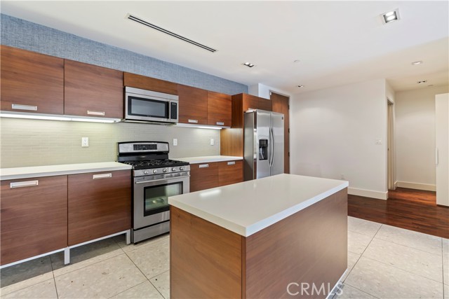 Detail Gallery Image 14 of 58 For 6735 Yucca St #307,  Los Angeles,  CA 90028 - 2 Beds | 2 Baths